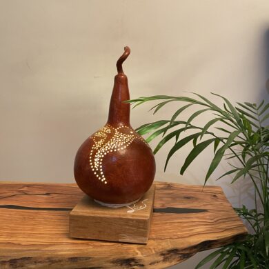 Lampe en calebasse - Collection Épurée - Pièce unique - Création artisanale française - socle en Chêne Massif - H 30 cm